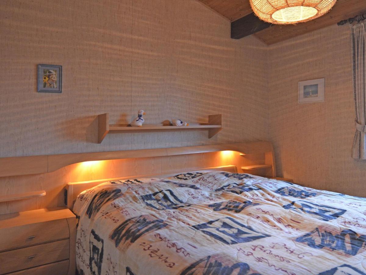 Furnished Bungalow With Peaceful Neighbourhood Мешеде Екстер'єр фото