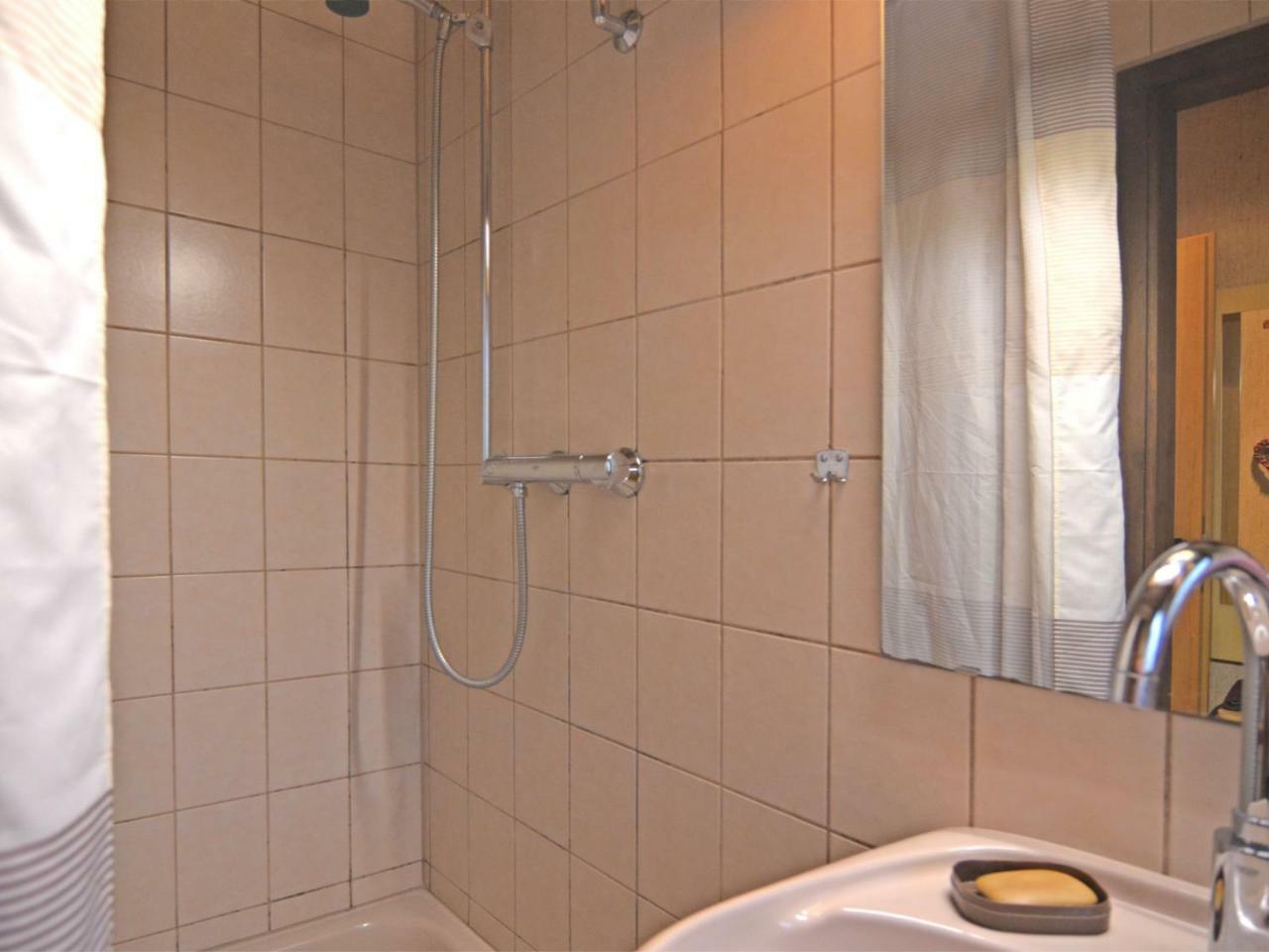 Furnished Bungalow With Peaceful Neighbourhood Мешеде Екстер'єр фото